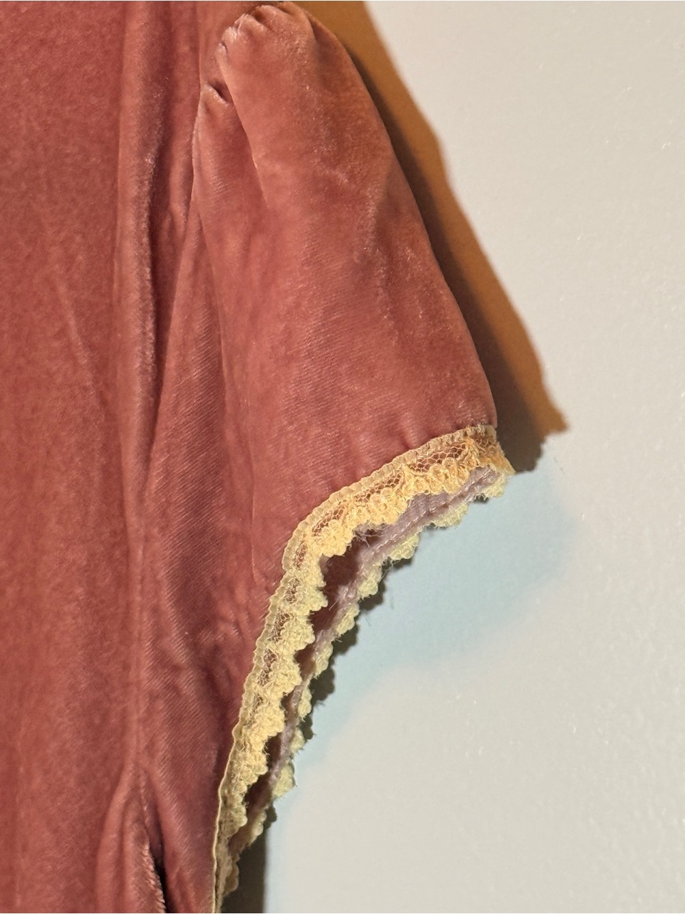 GAP Vintage Women's Dusty Rose Lace-Trim Velvet Short Sleeve Top - Picture 6 of 10